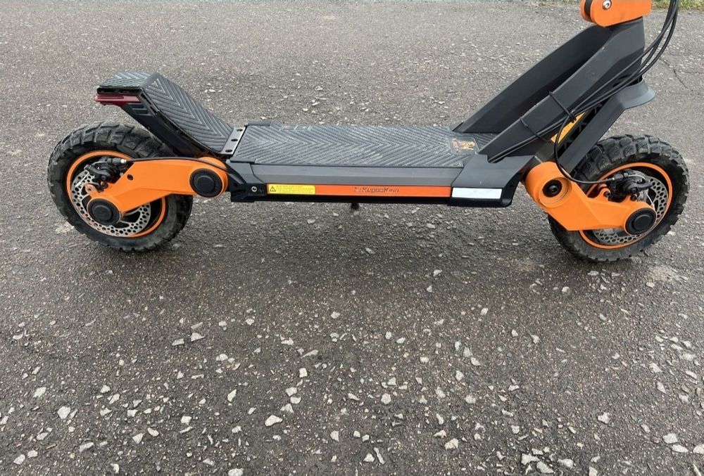 Продам терміново електросамокат в гарному стані