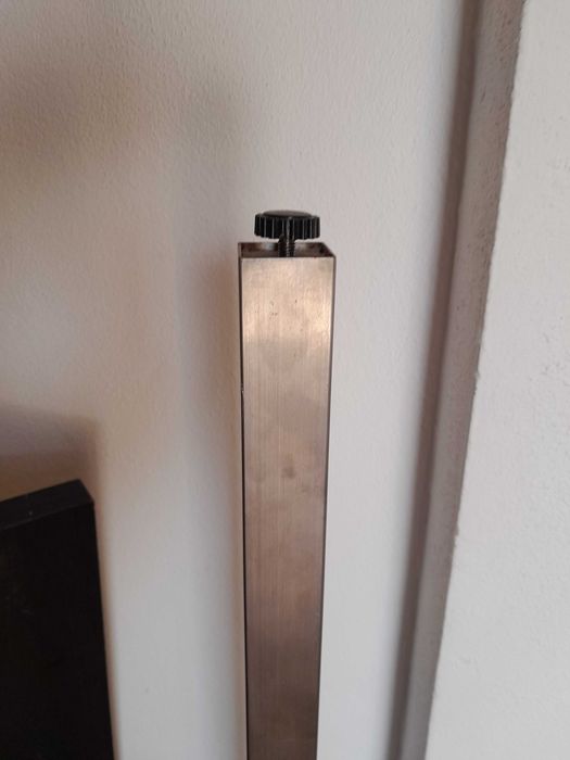 mesa de parede  em bom estado cor wangue