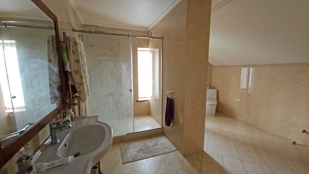 Новий сучасний, котедж в селі  – з усім заходь та живи. Є відеоогляд