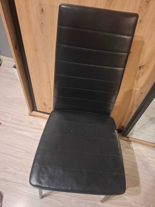 Krzesła czarne z oparciem