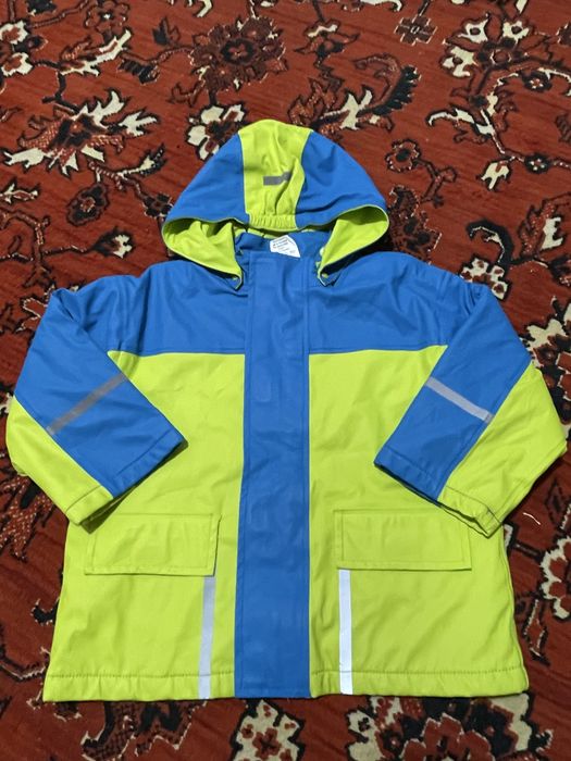 Детская куртка (водонепромокаемая)