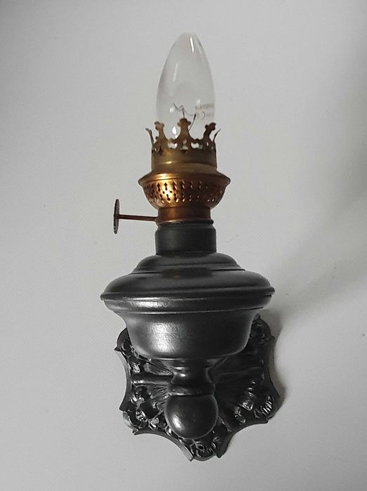 Candeeiro Aplique de parede em estanho e vidro opalino, 46cm, anos 50