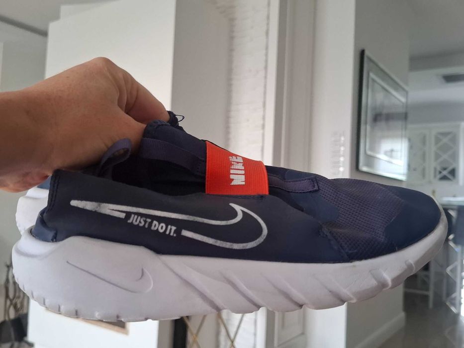 Adidasy Nike Flex Runner rozm 40 granatowe używane z białą podeszwą