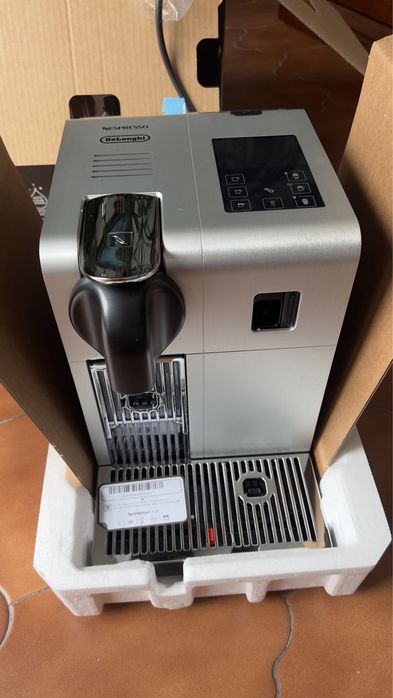 Nova Estrear Máquina Nespresso lattissima pro topo de gama