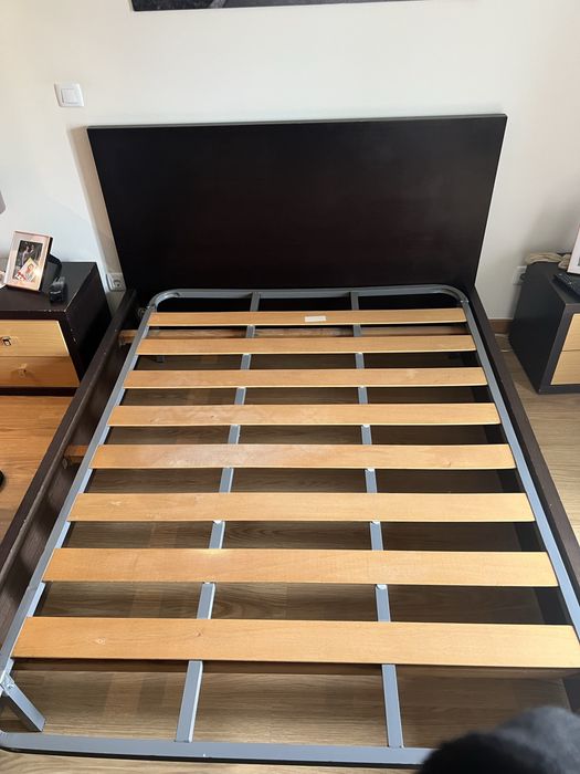 Cama casal + 2 mesas cabeceira