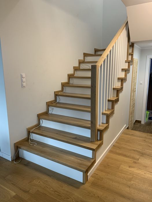 Schody dębowe na beton + balustrady – szybka wycena