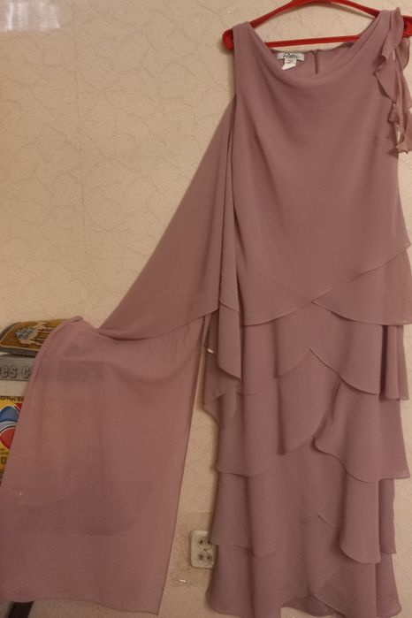 Елегантне світло- сірєнєве жіноче плаття.