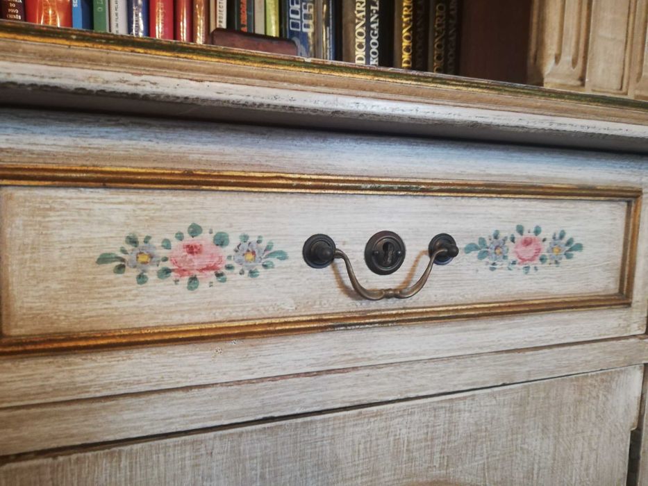 Móvel Biblioteca de madeira pintada à mão, estilo provençal Louis XIV