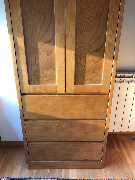 Armário em madeira