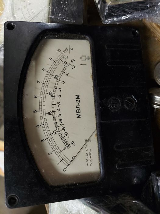 Вольтметры , амперметры , головки приборов ,  микроамперметры и т п .,