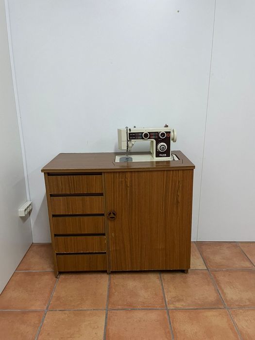 Máquina costura Oliva