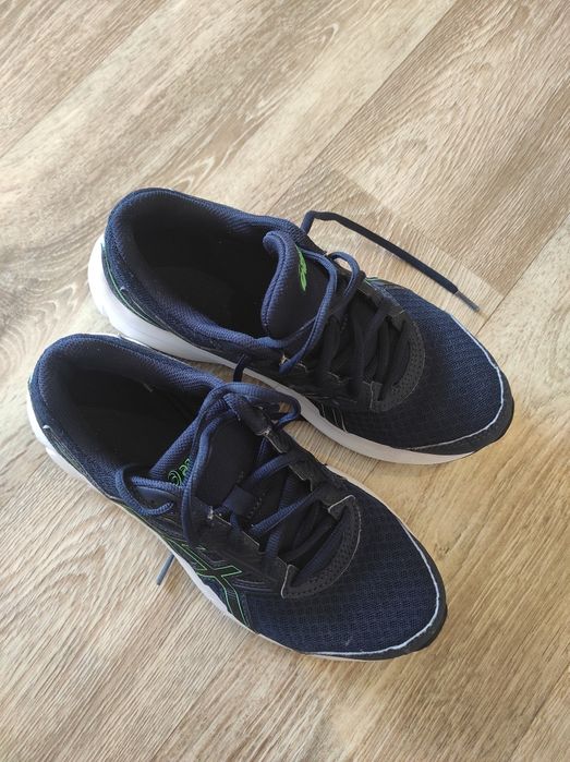 Дитячі кросівки Asics. 39 р.