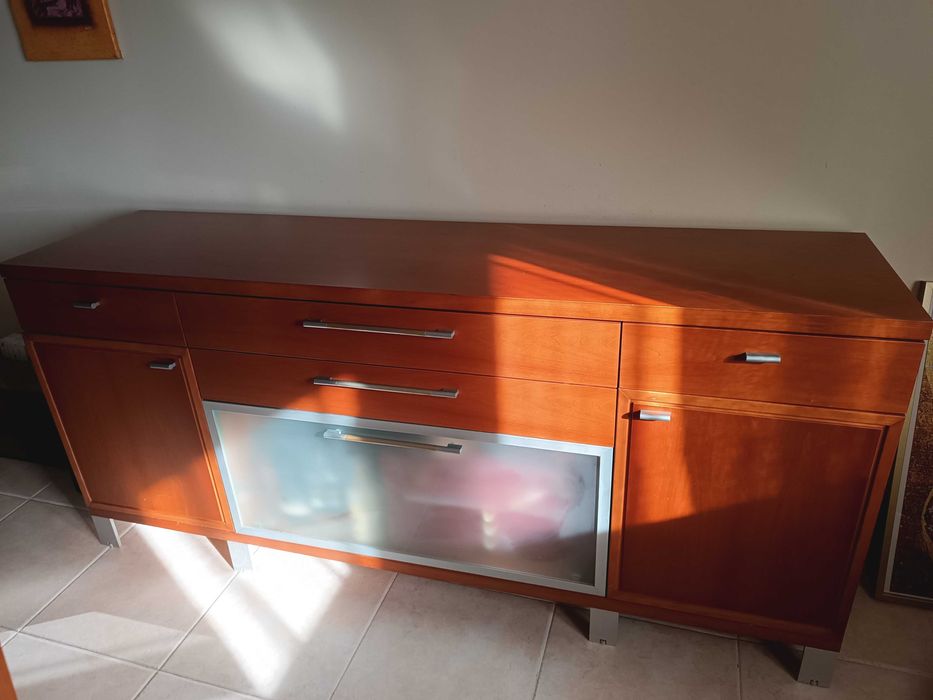 Aparador sala estar/jantar e mesa com cadeiras