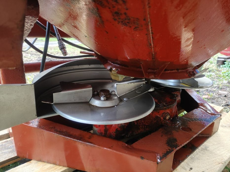 Rozsiewacz Nawozu Rauch MDS 1500l Hydraulicznie Otwierany