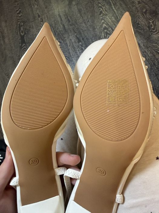 Вишиті мюлі. Весільні туфлі на каблуці вишиті у стилі ZARA