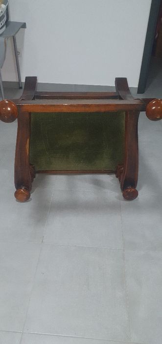 2 Cadeiroes em madeira