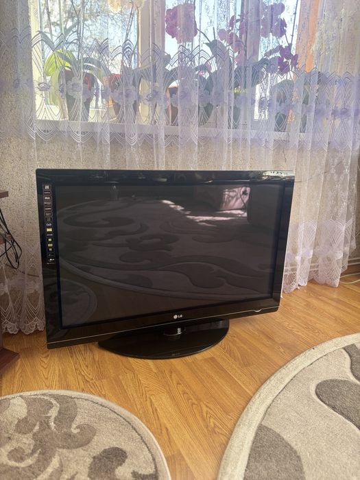 Телевізор LG 42 дюйми плазмовий в ідеальному стані
