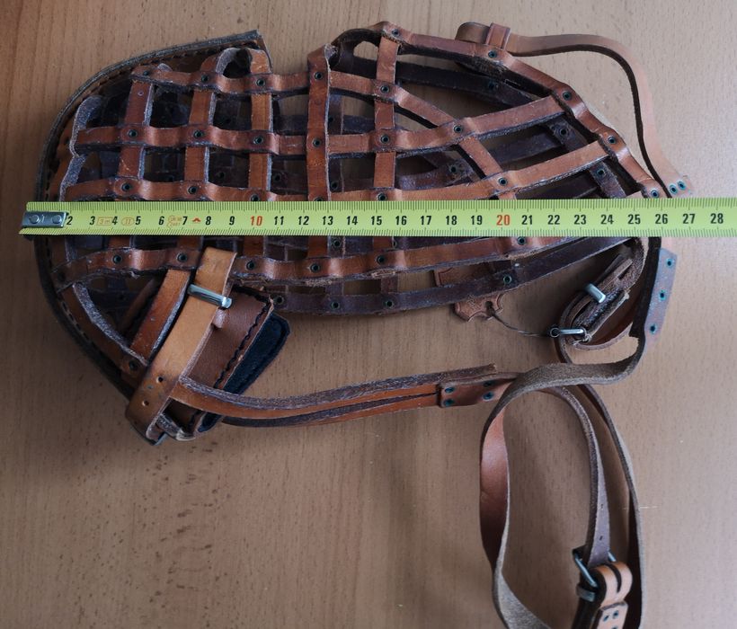 Açaime em couro entrançado para cão