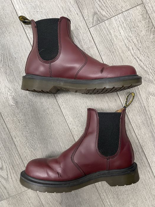 Dr. Martens 2976 Chelsea Boot кольору Cherry Red Smooth