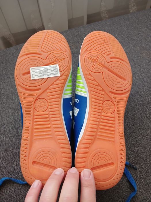 Продам кроссовки