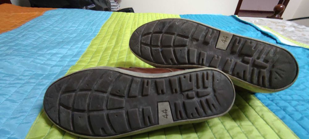 Botas 100% pele da Decénio tam. 44