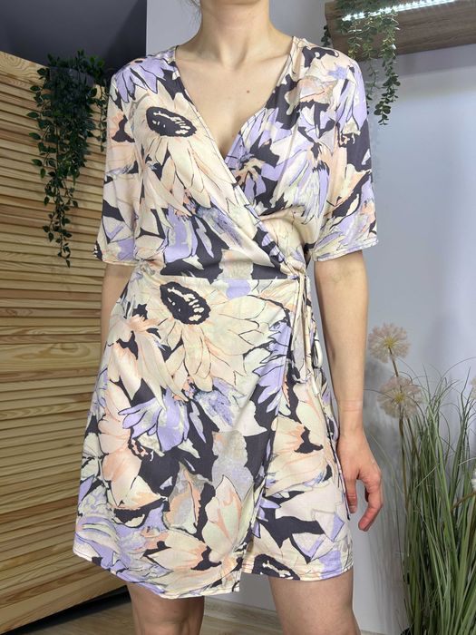 Letnia wzorzysta sukienka H&M – rozmiar M