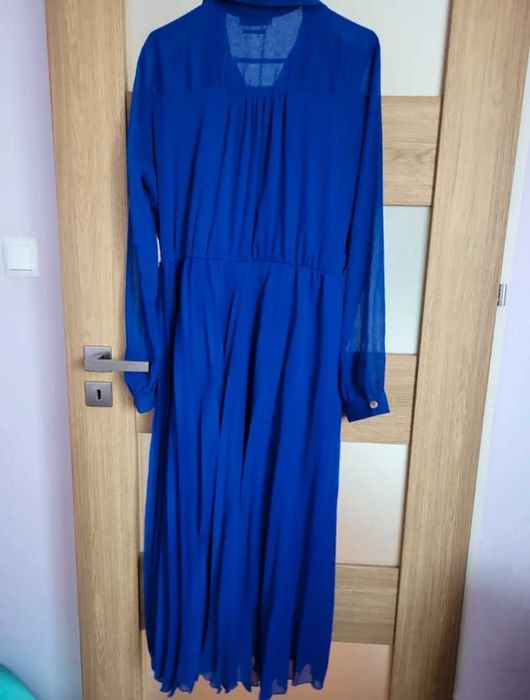 Reserved dluga plisowana sukienka kobaltowa