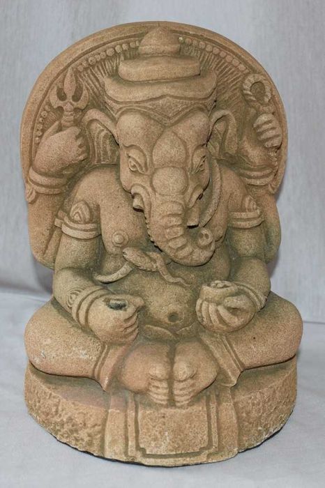 Ganesh em pedra, made in India