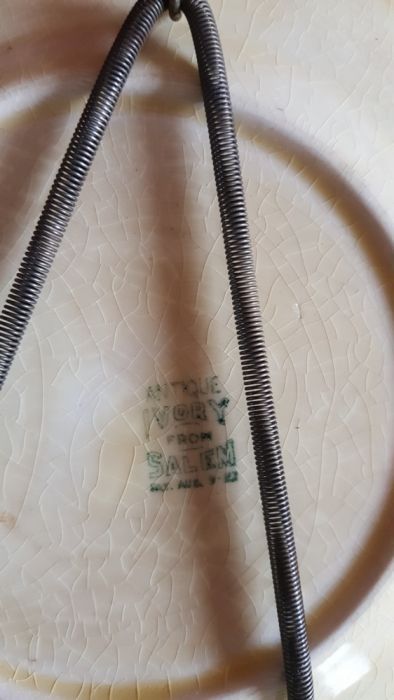 2 pratos muitos antigos. Foram adquiridos numa feira nos USA. Raros.