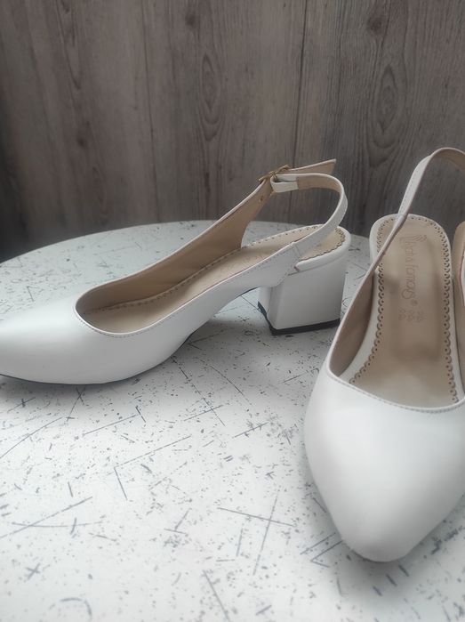 Женские туфли на каблуке