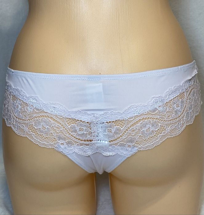 Triumph Nowe majtki Lovely Micro Brazilian String 40/L jasny róż z koronką