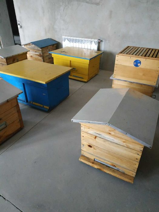 Продам вулики, вощіну, рамки.