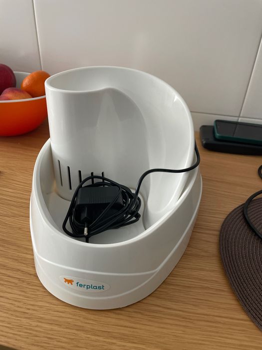 Vendo fonte de água ferplast