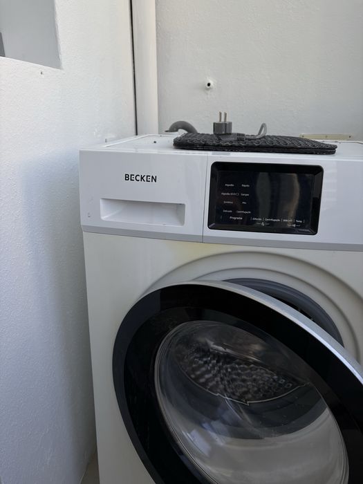 Máquina de Lavar Roupa BECKEN