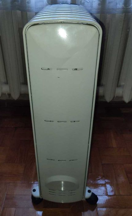 Масляний обігрівач DeLonghi SpA Treviso-Italia TYP: R030920 2000w