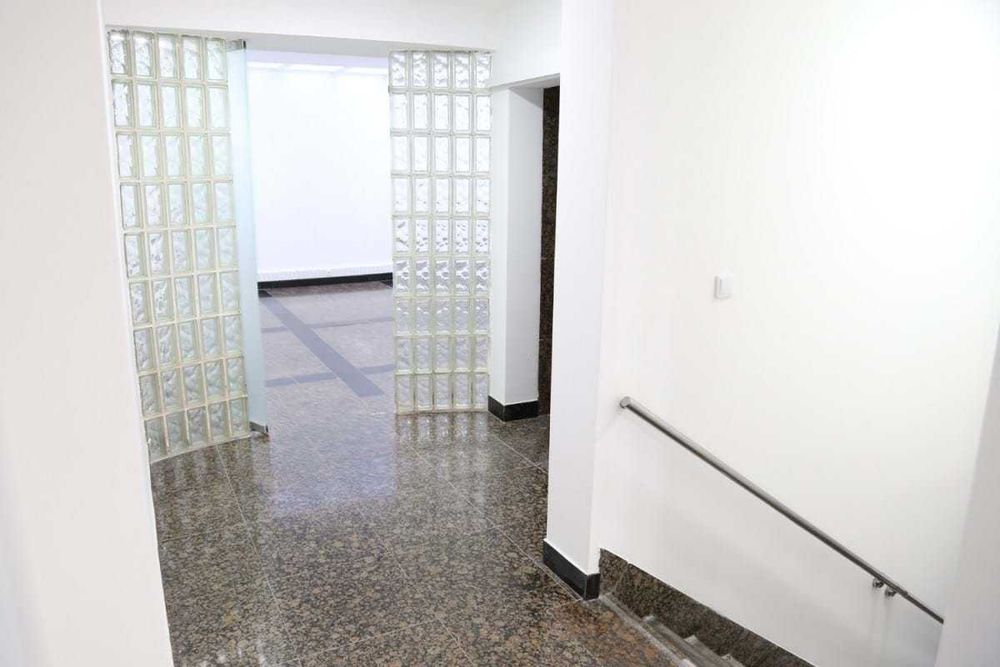 Loja com dois pisos, Penha de França (Venda ou arrendamento)