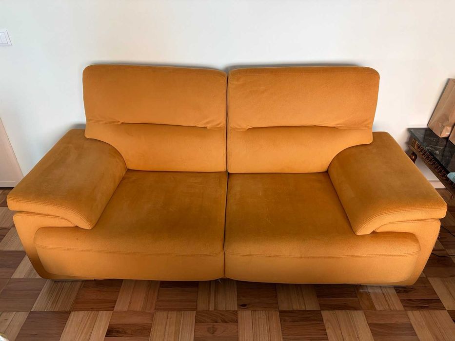 Sofá 2 lugares confortável - amarelo mostarda