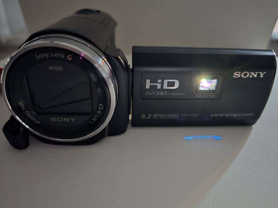 Kamera Sony HDR-PJ530E z projektorem