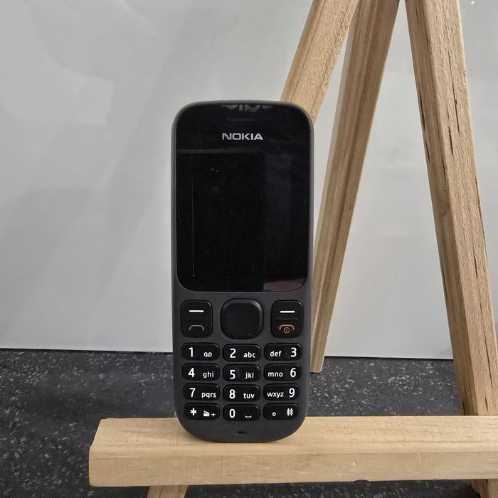 Nokia 100 z ładowarką