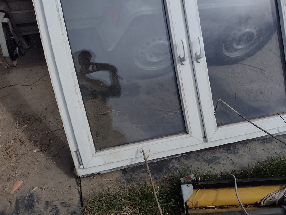 Okno pcv 146 x 113 brązowe dostępne 2 sztuki