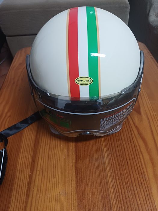 Capacete novo, com etiqueta