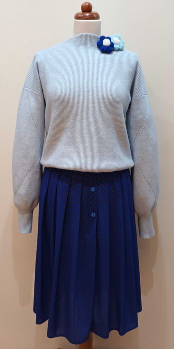 Sweterek, drobny warkoczowy splot, dekolt a la łódka, rękawy-bufki