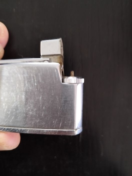 Isqueiro em Aço Antigo