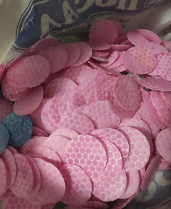 Терміново потрібен парафін або віск для виготовлення розпалювачів.