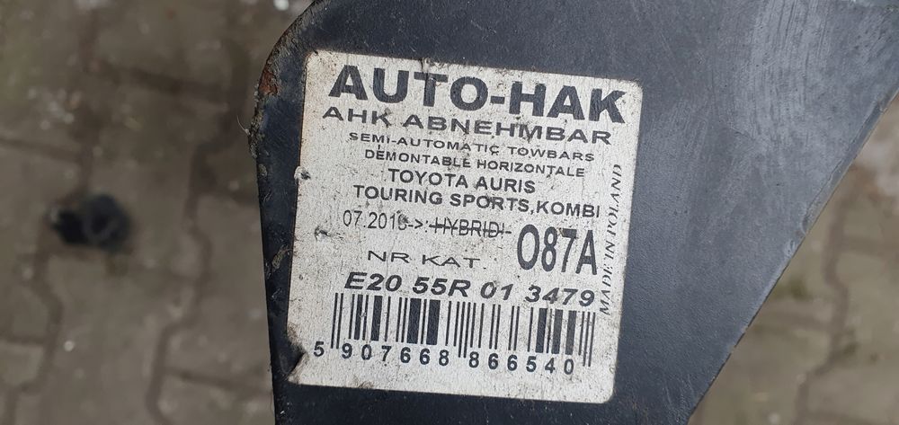 Toyota auris ii kombi touring hak holowniczy