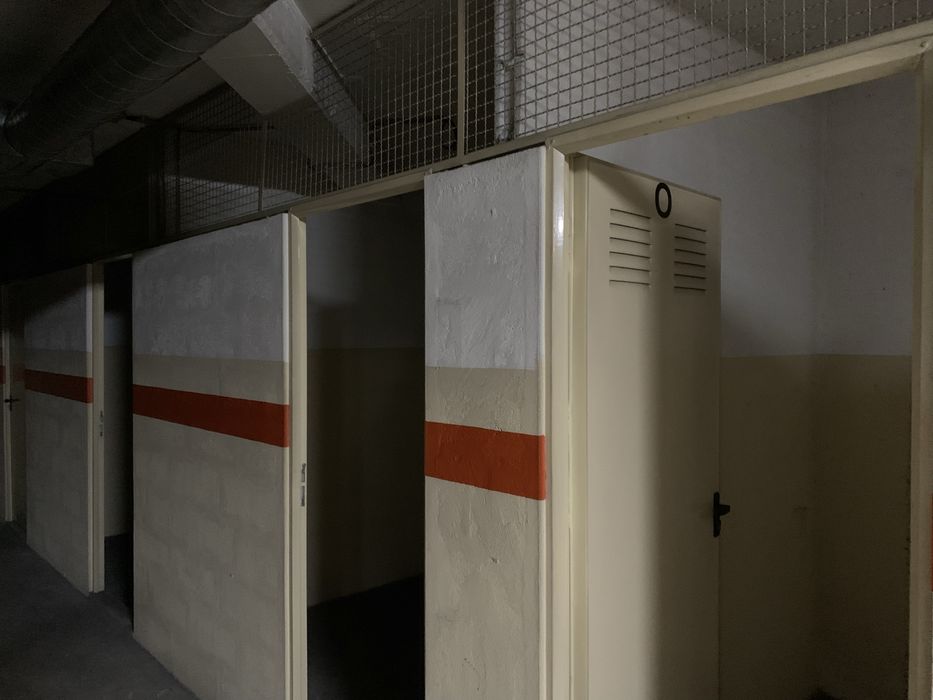 Arrendo arrumos Avenida da Carvalha Fanzêres