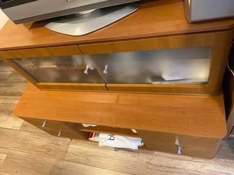 Sprzedam szafę /witrynę wiszącą.