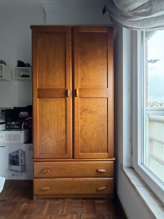 Armario em madeira