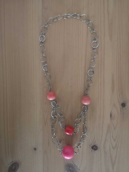 Colar longo com contas