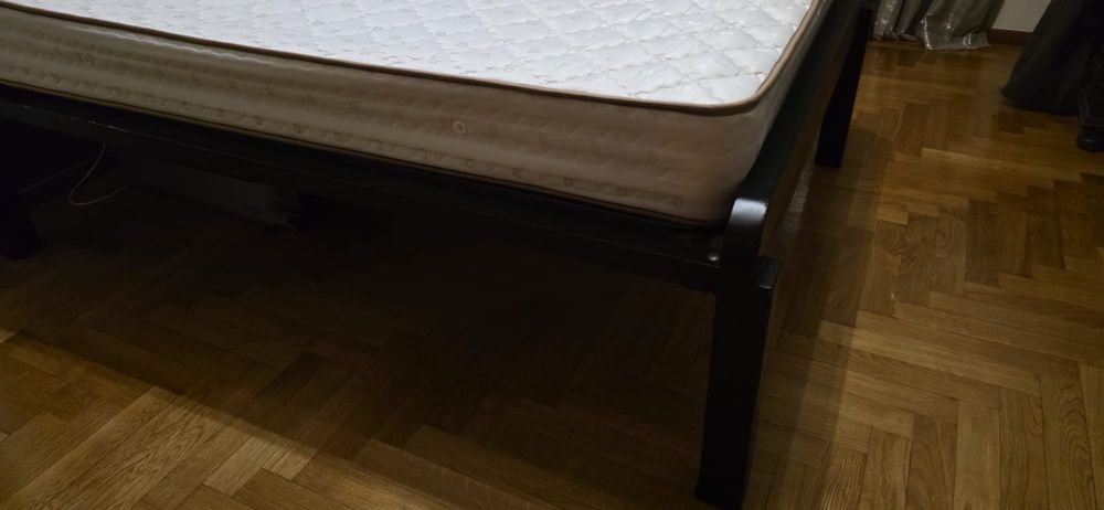 Cama casal em ferro e inox